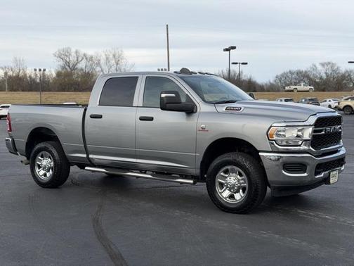 2023 RAM 2500 Tradesman Crew Cab 4x4 6'4' Box