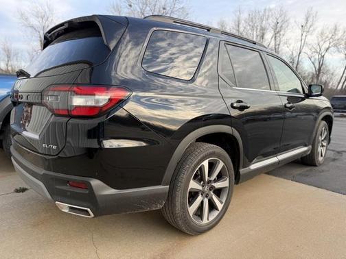 2023 Honda Pilot AWD Elite