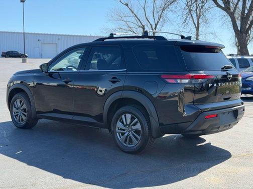 2022 Nissan Pathfinder SV 4WD