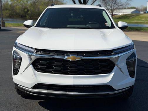 Summit White 2026 Chevrolet Trax LT