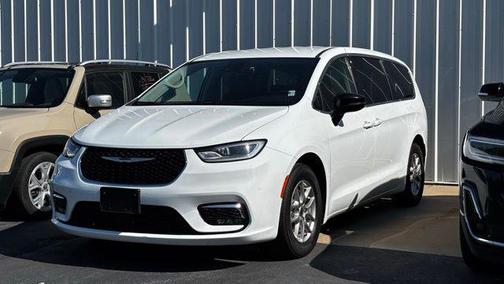 Bright White Clearcoat 2024 Chrysler Pacifica Touring L