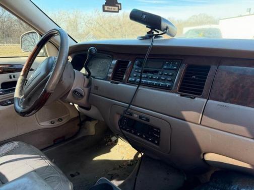 2001 Lincoln Town Car Signature