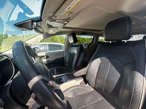 Ceramic Gray Clearcoat 2023 Chrysler Pacifica Limited