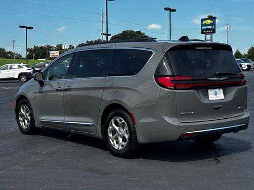 Ceramic Gray Clearcoat 2023 Chrysler Pacifica Limited