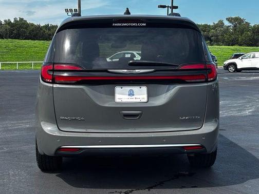 Ceramic Gray Clearcoat 2023 Chrysler Pacifica Limited