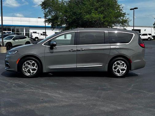 Ceramic Gray Clearcoat 2023 Chrysler Pacifica Limited