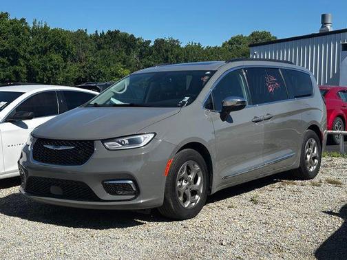 Ceramic Gray Clearcoat 2023 Chrysler Pacifica Limited