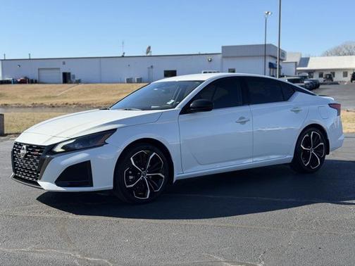 2023 Nissan Altima SR FWD