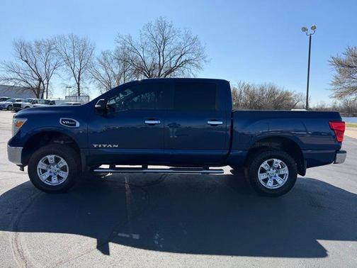 2017 Nissan Titan SV