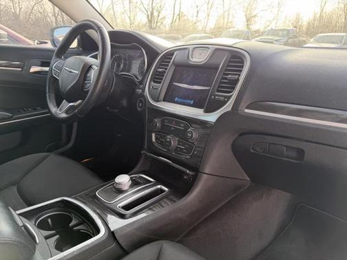 2018 Chrysler 300 Touring