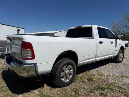 Bright White Clearcoat 2022 RAM 3500 Big Horn Crew Cab 4x4 8' Box