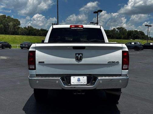 Bright White Clearcoat 2022 RAM 1500 Classic SLT
