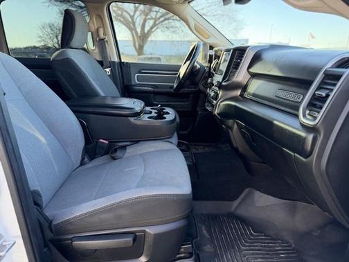 2019 RAM 2500 Big Horn Crew Cab 4x4 6'4' Box