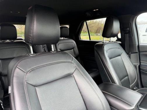 AGATE BLACK METALLIC 2020 Ford Explorer XLT