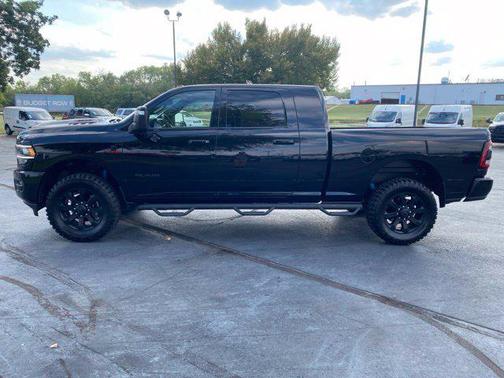 Diamond Black Crystal Pearlcoat 2024 RAM 2500 Laramie Crew Cab 4x4 6'4' Box