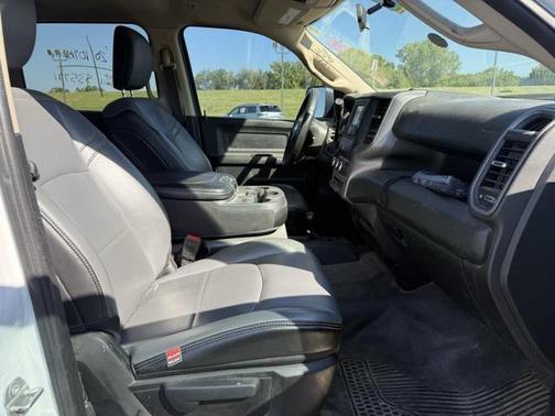 2020 RAM 2500 Tradesman Crew Cab 4X4 6'4' Box