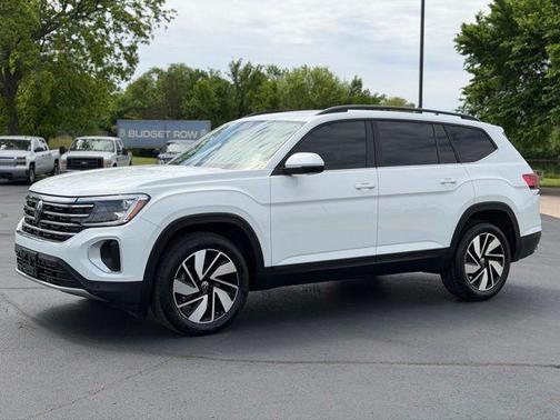 Pure White 2024 Volkswagen Atlas 2.0T SE w/Technology 4MOTION