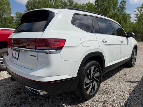 Pure White 2024 Volkswagen Atlas 2.0T SE w/Technology 4MOTION