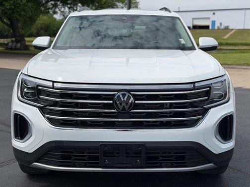 Pure White 2024 Volkswagen Atlas 2.0T SE w/Technology 4MOTION
