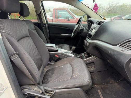 White 2014 Dodge Journey SE