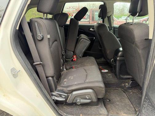 White 2014 Dodge Journey SE