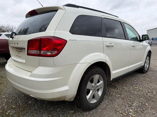White 2014 Dodge Journey SE
