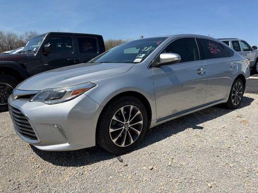 Celestial Silver Metallic 2018 Toyota Avalon XLE Premium