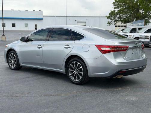 Celestial Silver Metallic 2018 Toyota Avalon XLE Premium