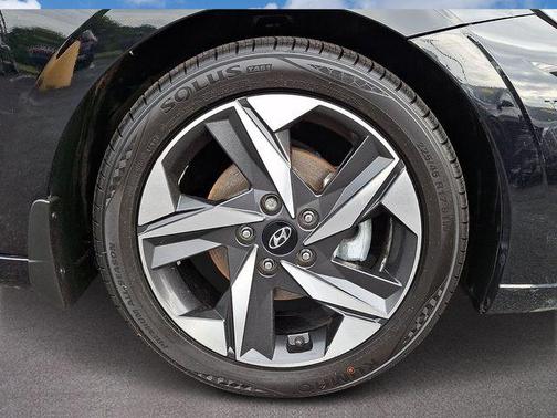 Phantom Black 2022 Hyundai ELANTRA Limited