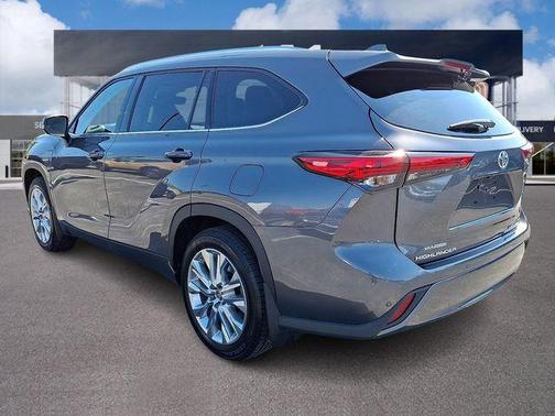 Celestial Silver Metallic 2021 Toyota Highlander Limited