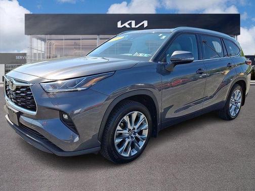 Celestial Silver Metallic 2021 Toyota Highlander Limited