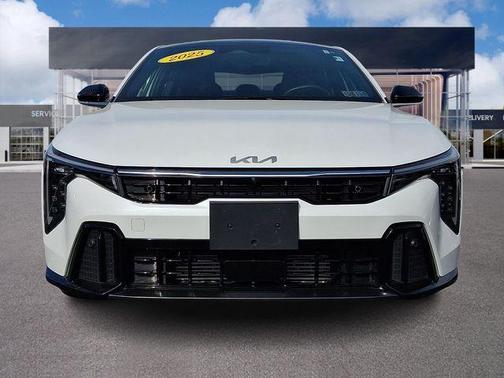 Snow White Pearl 2025 Kia K4 GT-Line Turbo
