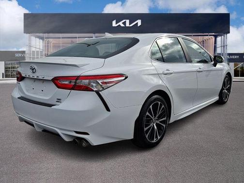 Wind Chill Pearl 2020 Toyota Camry SE