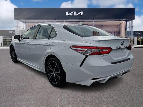 Wind Chill Pearl 2020 Toyota Camry SE
