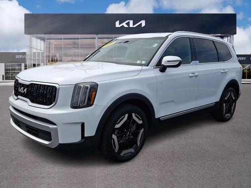 Glacial White Pearl 2023 Kia Telluride EX