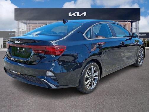 Aurora Black Pearl 2024 Kia Forte LXS