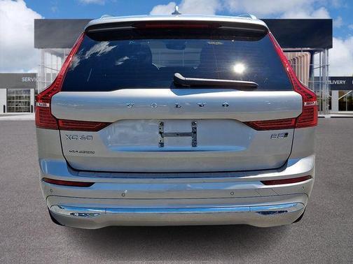 Bright 2023 Volvo XC60 B5 Plus Bright Theme