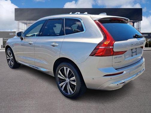 Bright 2023 Volvo XC60 B5 Plus Bright Theme