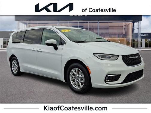 2023 Chrysler Pacifica Touring-L