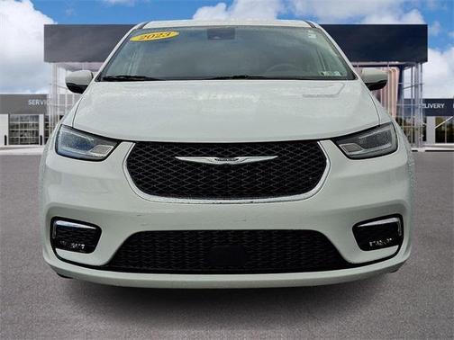 2023 Chrysler Pacifica Touring-L