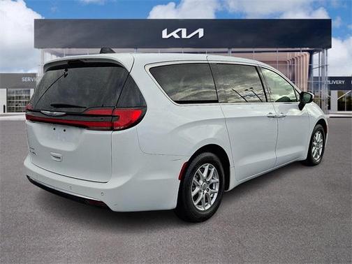 2023 Chrysler Pacifica Touring-L