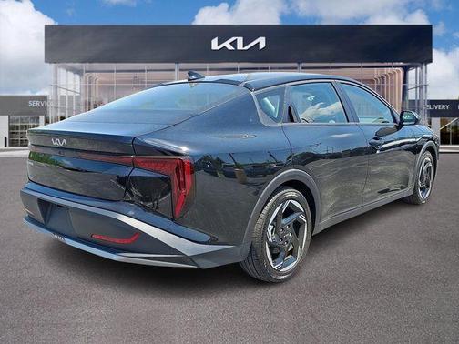 Aurora Black Pearl 2025 Kia K4 EX