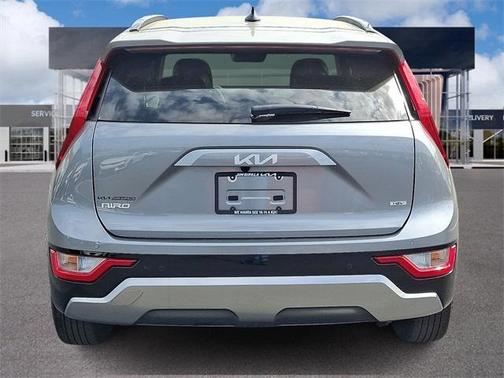 2024 Kia Niro SX
