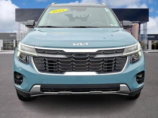 Blue / Black 2024 Kia Seltos S