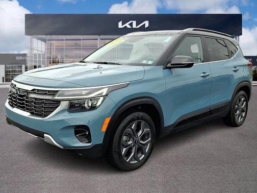 Blue / Black 2024 Kia Seltos S