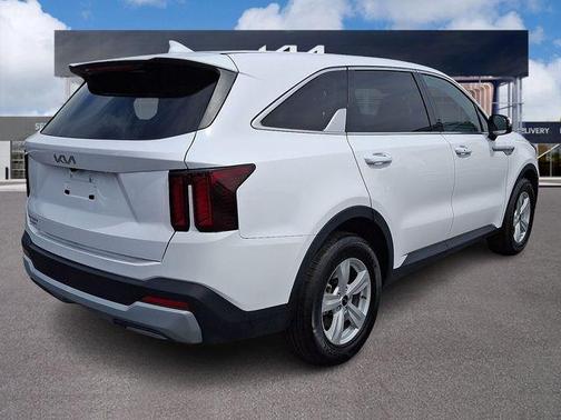 Glacial White Pearl 2025 Kia Sorento LX