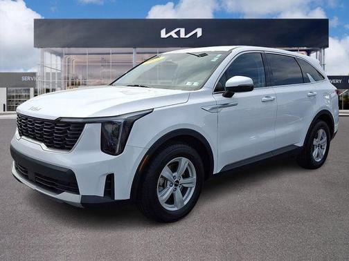 Glacial White Pearl 2025 Kia Sorento LX