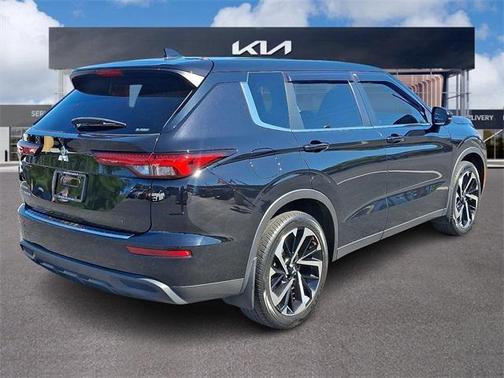 2022 Mitsubishi Outlander ES