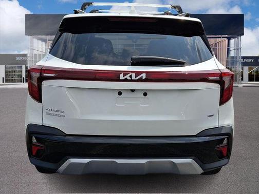 Snow White Pearl 2024 Kia Seltos S