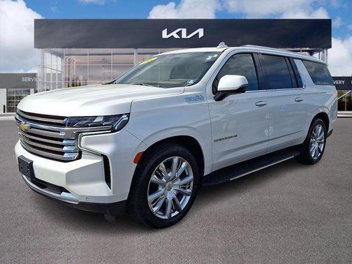 Iridescent Pearl Tricoat 2022 Chevrolet Suburban High Country